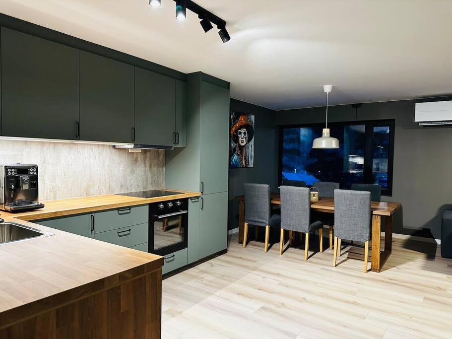 Familievennlig Apartment Tvedestrand Ngoại thất bức ảnh